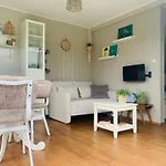 Tiny House Droom Aan De Linge Bed & Breakfast