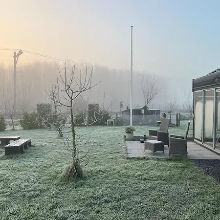Tiny House Droom Aan De Linge 住宿加早餐酒店 3*